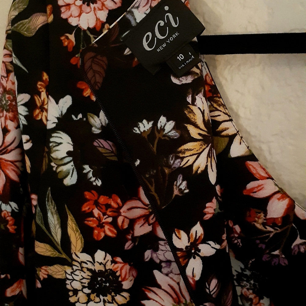 SUPER CUTE! FLORAL JUMPSUIT ๐พ๐บ - Picture 3 of 8